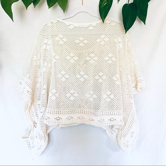 SOLD 🛑 UO Kimchi Blue White Knit Crop Top - Picture 2 of 6